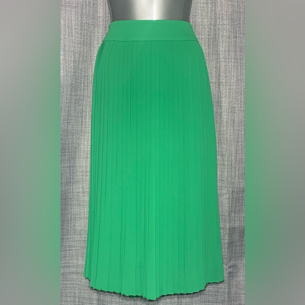 NWT J. Crew Mid Length Green Pleated Skirt Size 8